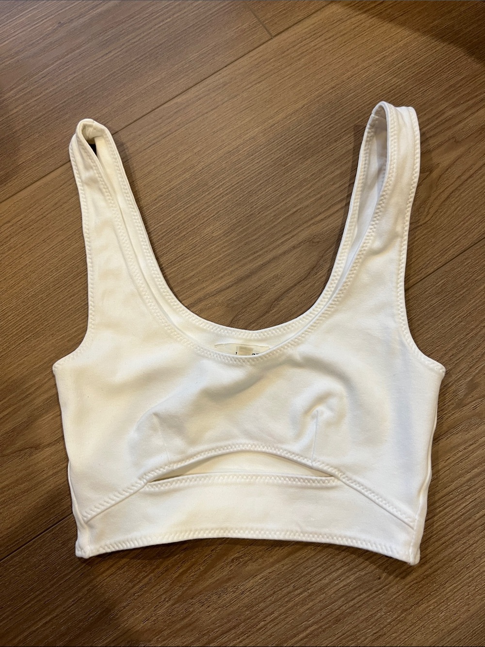 Wilfred White Scoop-Neck Crop Sports Bra